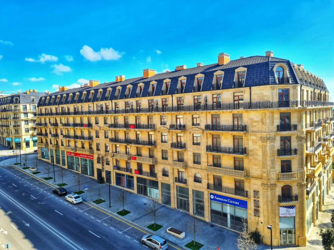 Satılır 3 otaqlı mənzil 132 m²