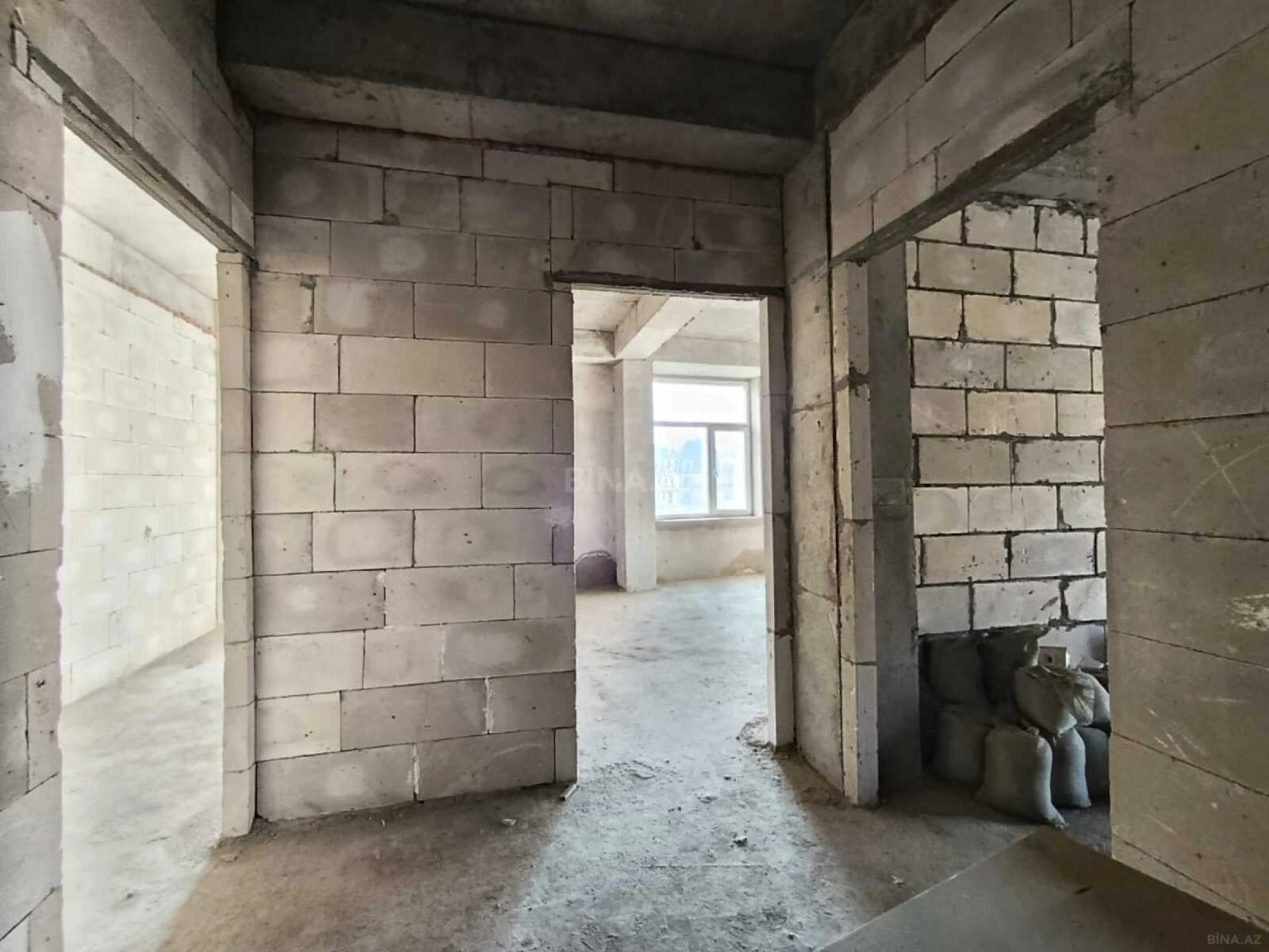 Satılır 3 otaqlı mənzil 132 m²