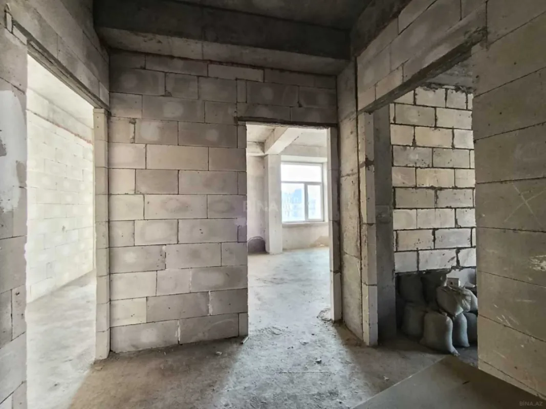 Satılır 3 otaqlı mənzil 132 m²