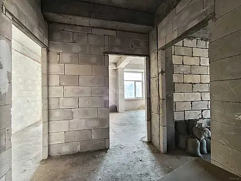 Satılır 3 otaqlı mənzil 132 m²