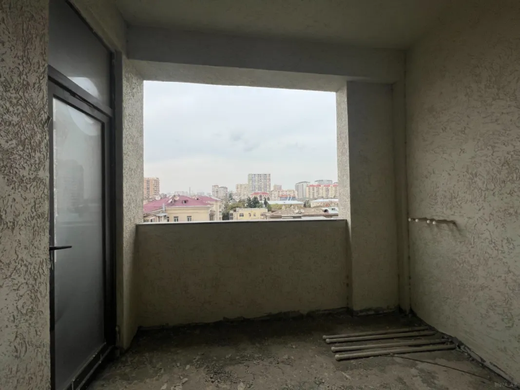 Satılır 4 otaqlı mənzil 144 m²