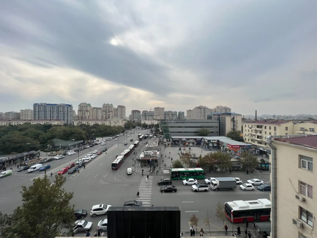 Satılır 4 otaqlı mənzil 144 m²