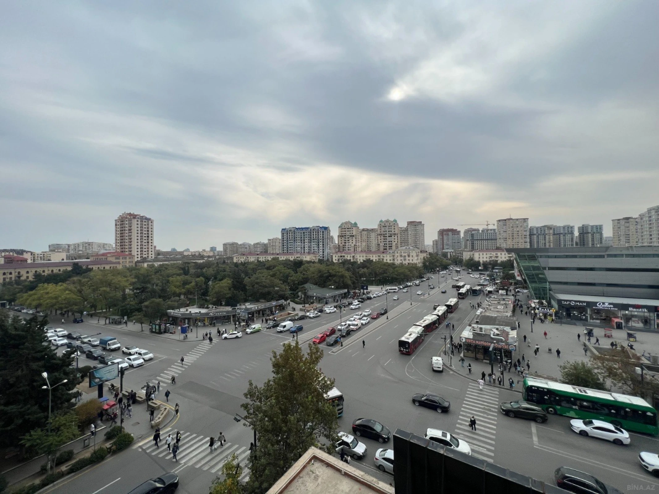 Satılır 4 otaqlı mənzil 144 m²