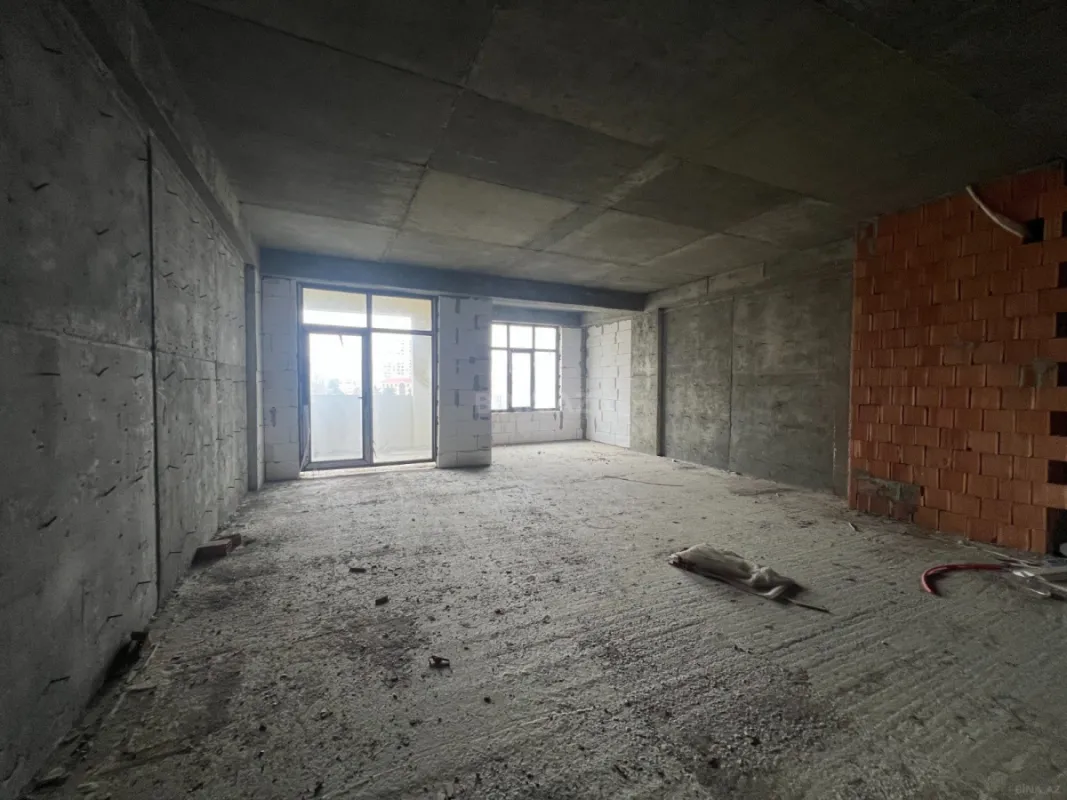 Satılır 4 otaqlı mənzil 144 m²