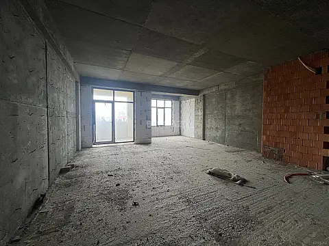 Satılır 4 otaqlı mənzil 144 m²