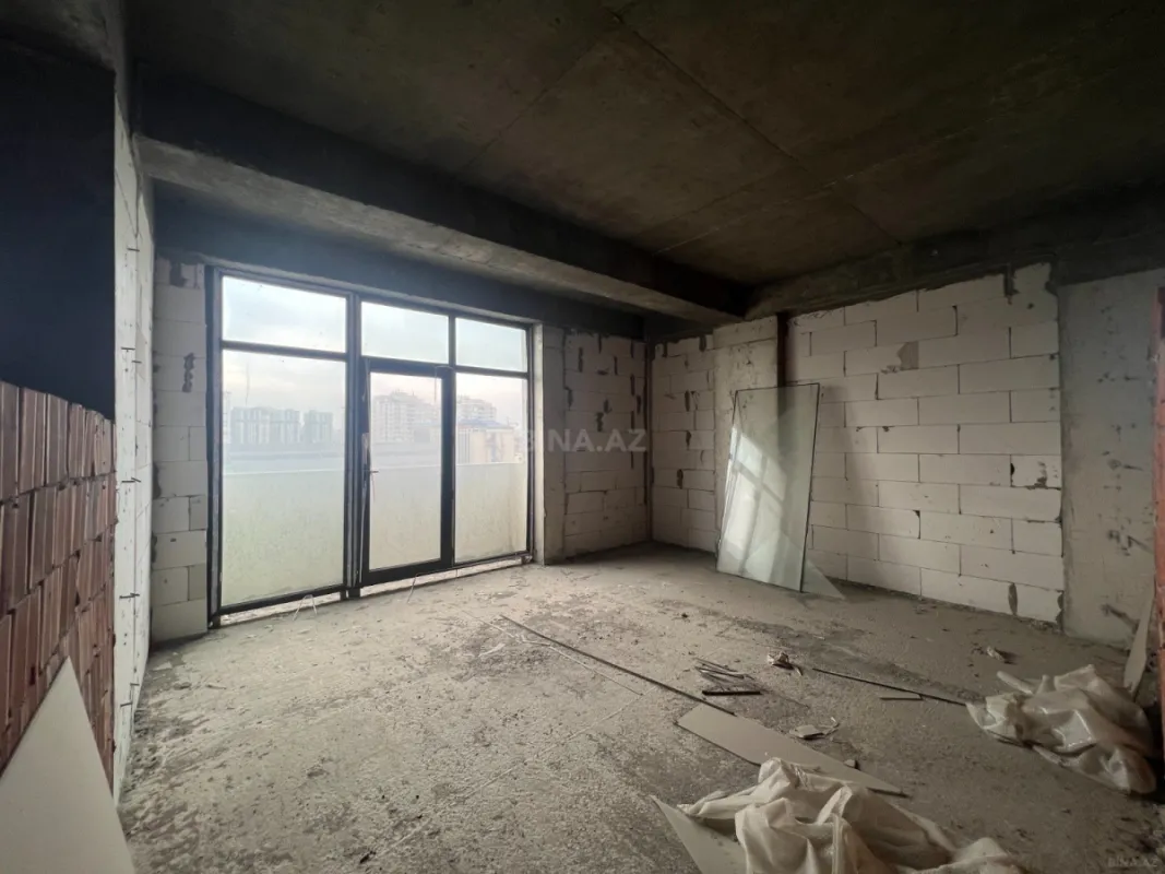 Satılır 4 otaqlı mənzil 144 m²