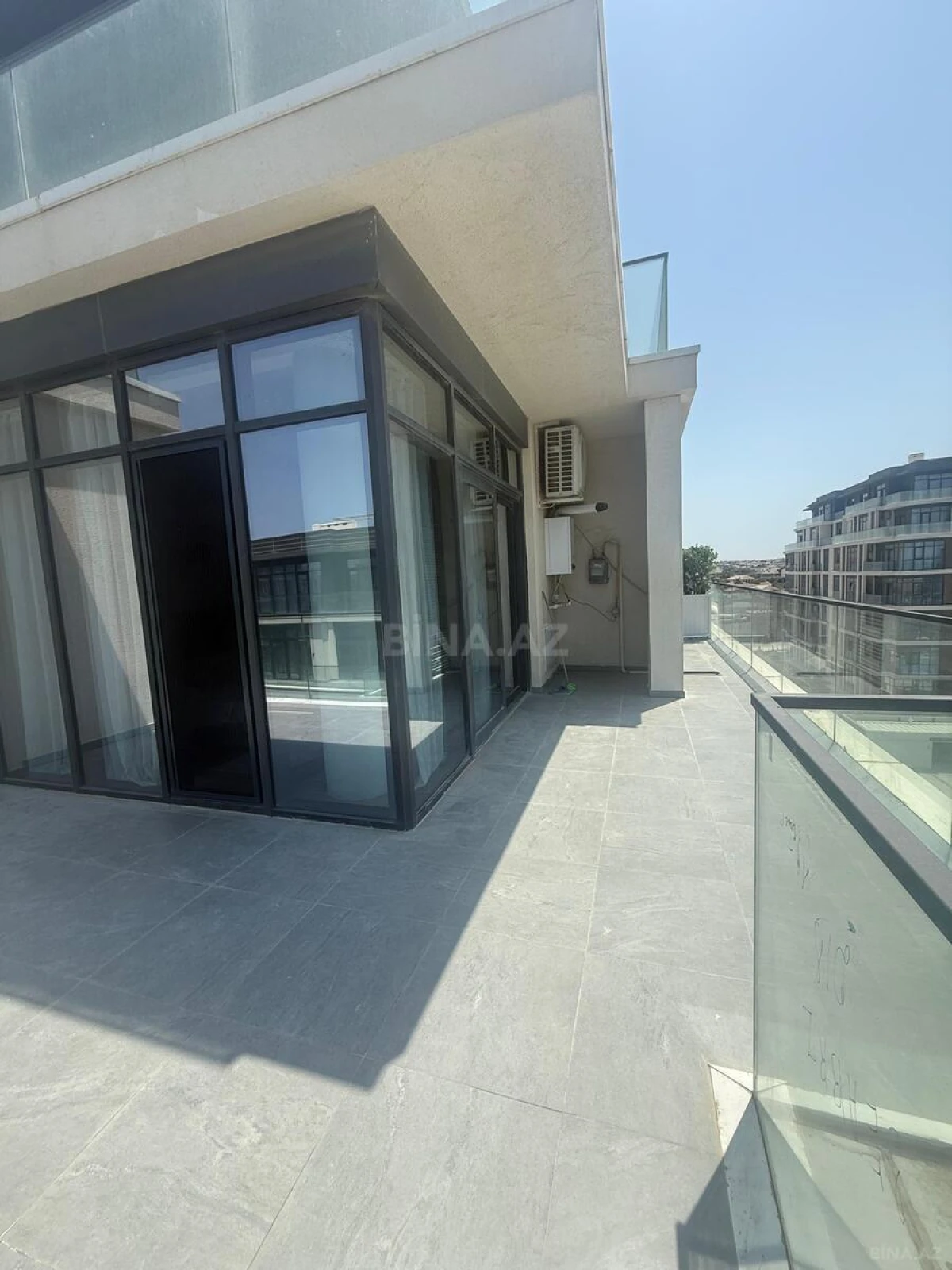 Kirayə verilir 3 otaqlı mənzil 140 m²