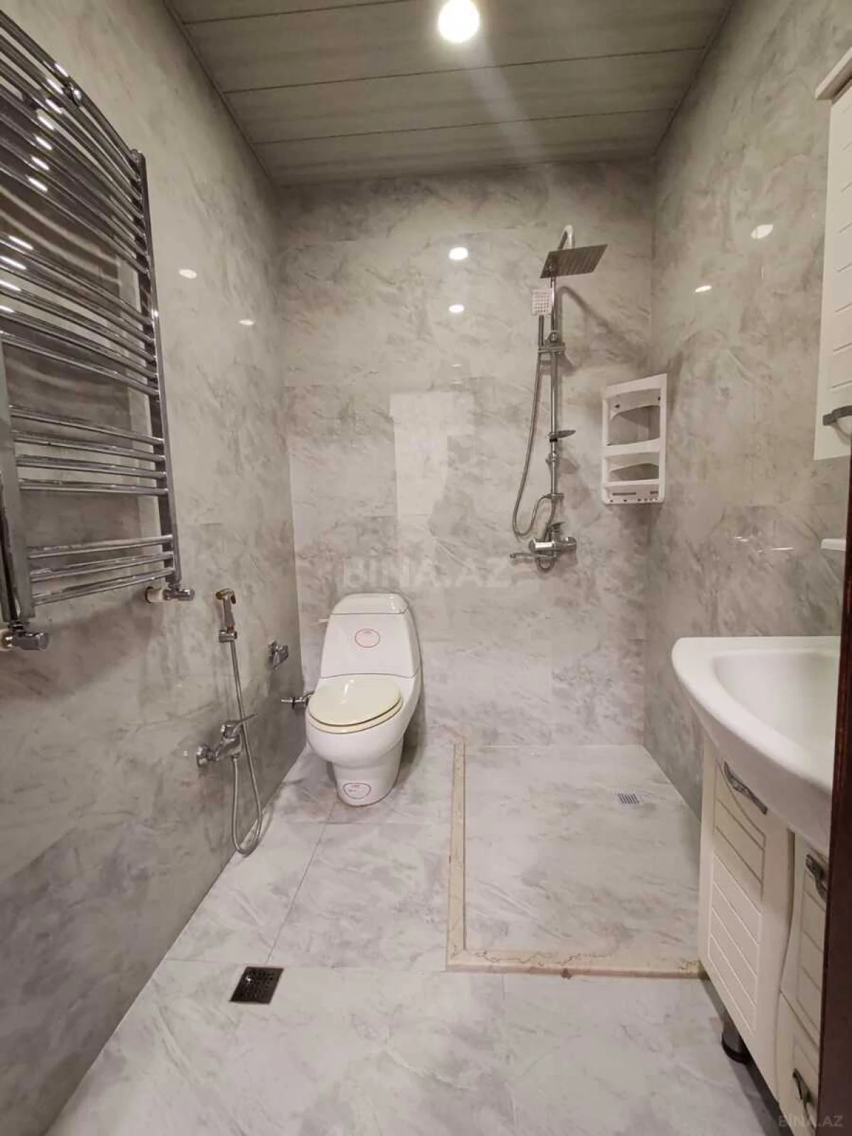 Kirayə verilir 3 otaqlı mənzil 105 m²