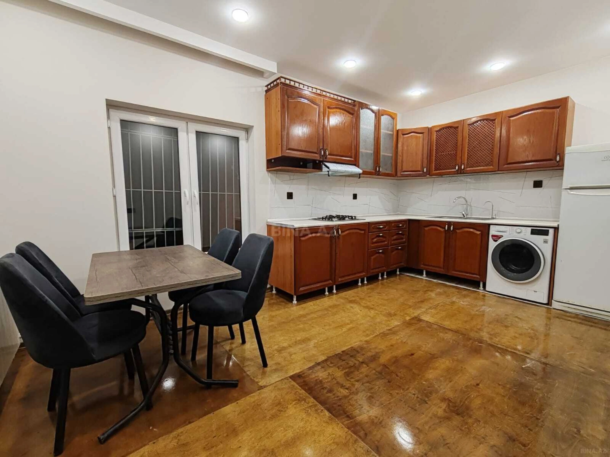 Kirayə verilir 3 otaqlı mənzil 105 m²