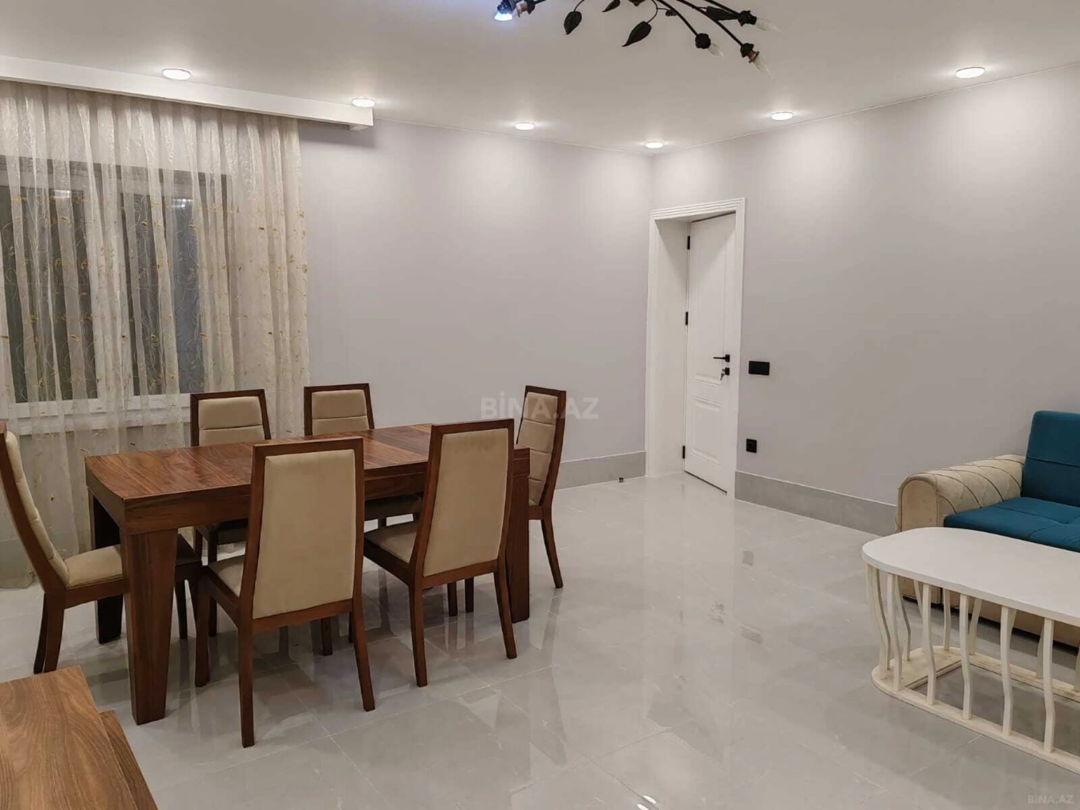 Kirayə verilir 3 otaqlı mənzil 105 m²