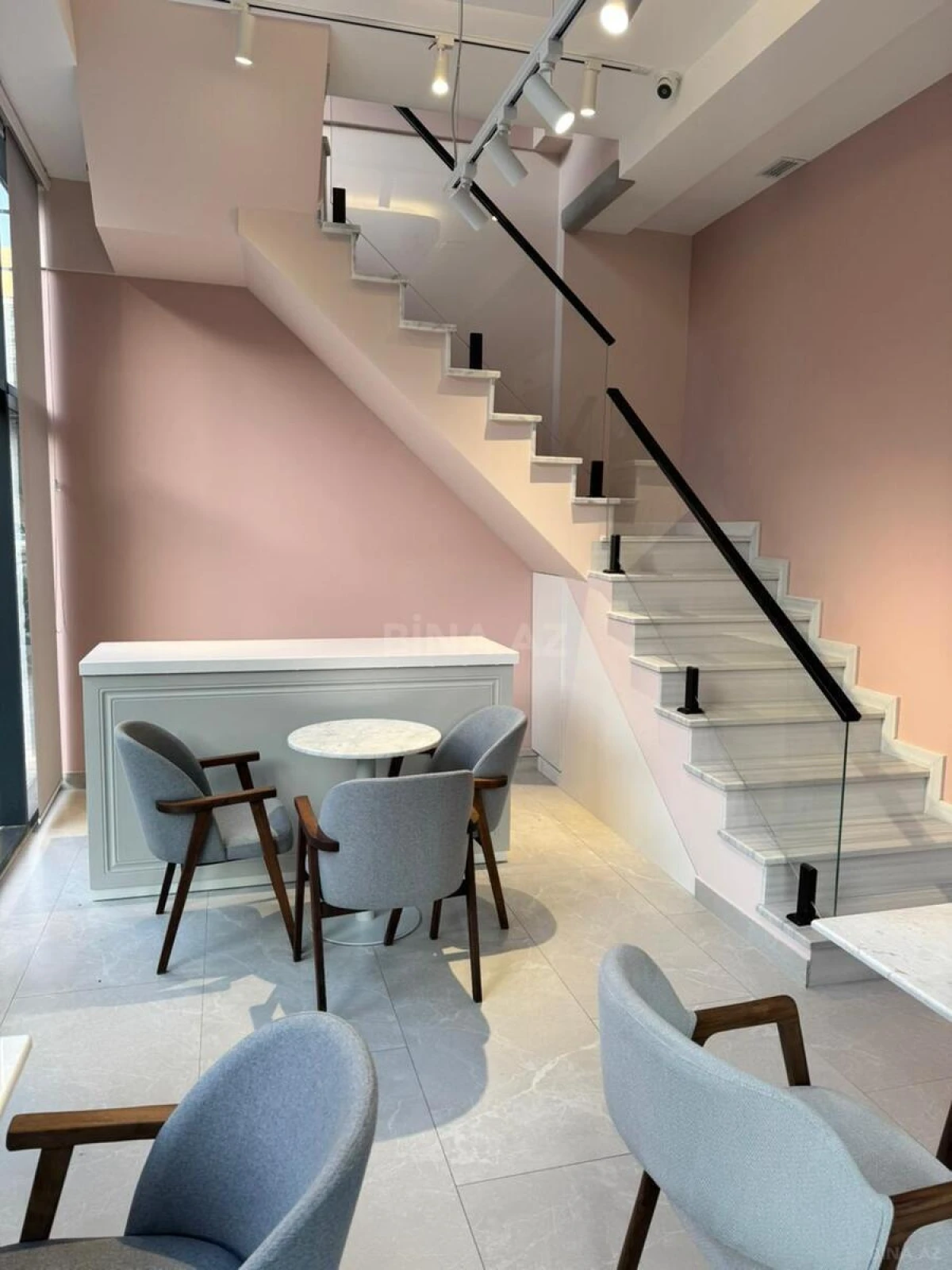 Kirayə verilir obyekt 95 m²