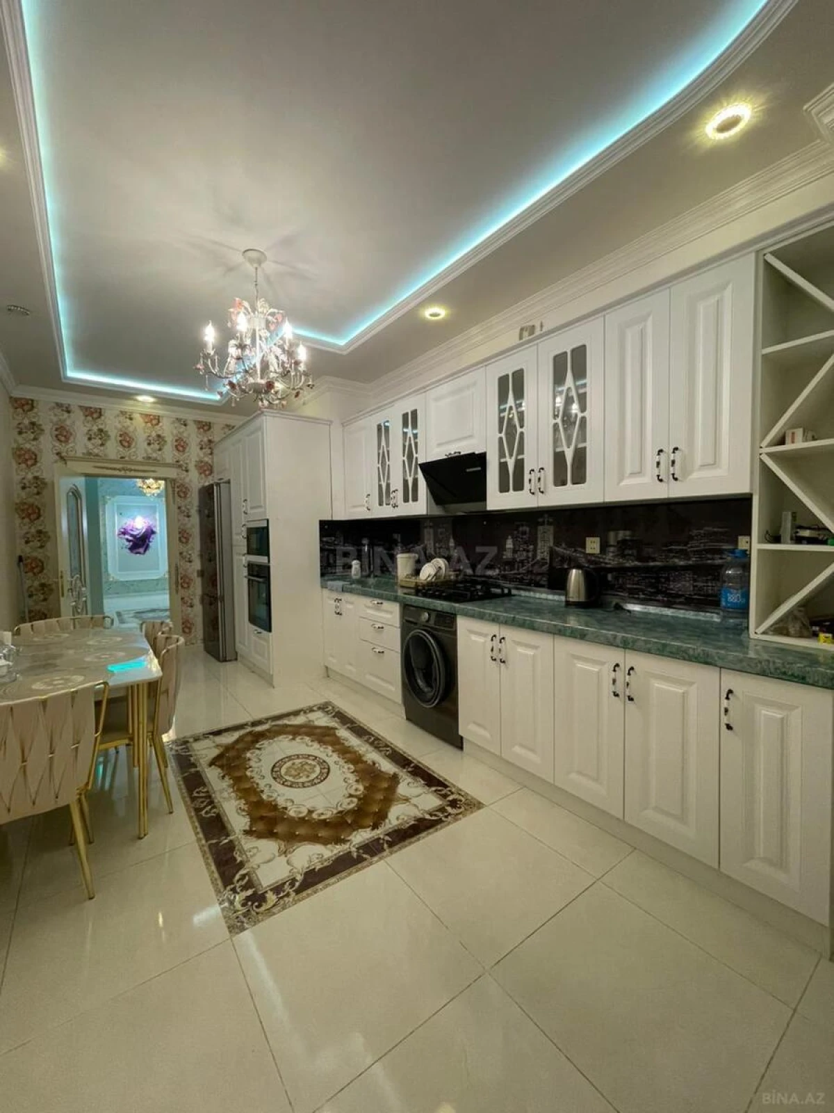 Satılır 3 otaqlı mənzil 156 m²