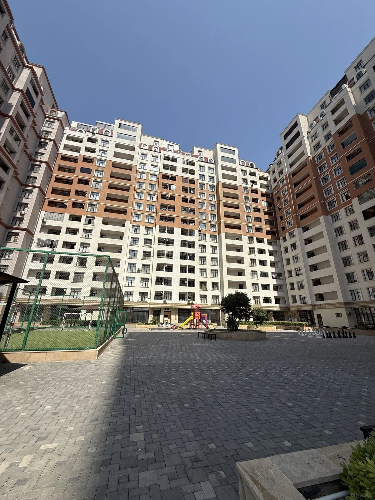 Satılır 3 otaqlı mənzil 140 m²