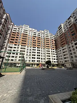 Satılır 3 otaqlı mənzil 140 m²