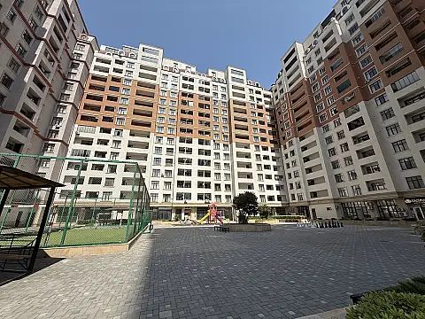Satılır 3 otaqlı mənzil 140 m²