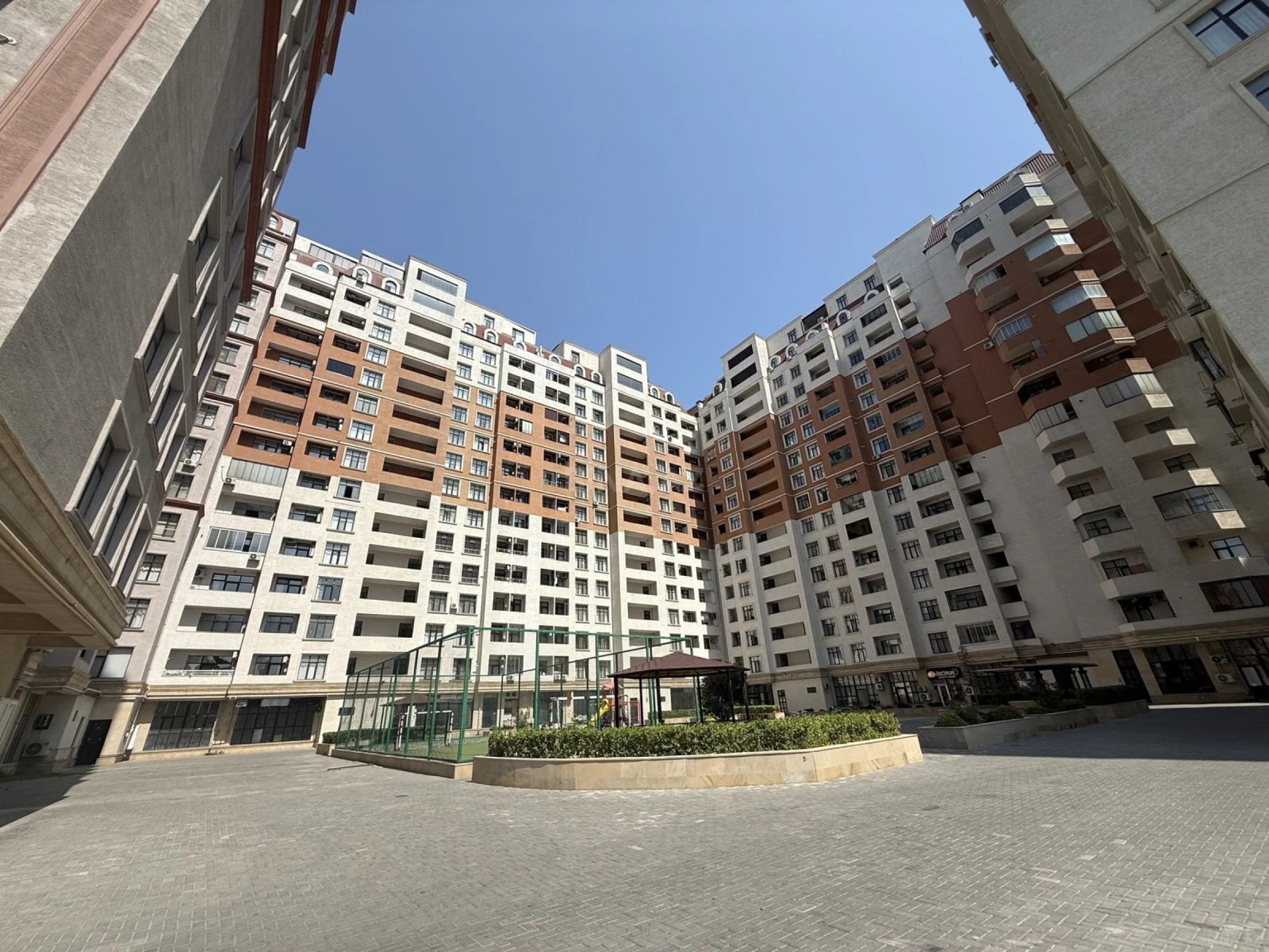 Satılır 3 otaqlı mənzil 140 m²