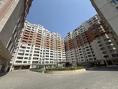 Satılır 3 otaqlı mənzil 140 m²