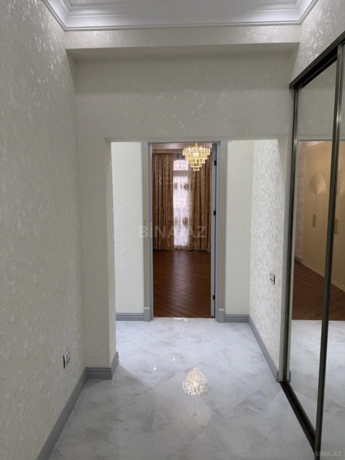 Satılır 3 otaqlı mənzil 102 m²