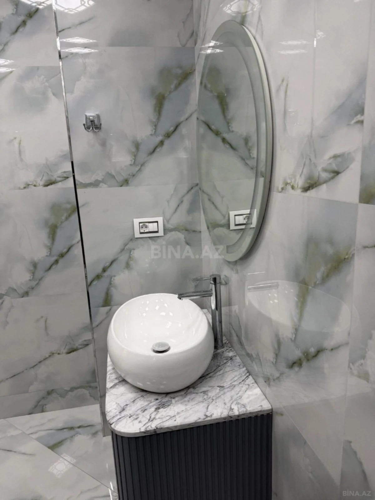 Satılır 3 otaqlı mənzil 102 m²