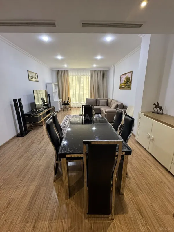 Kirayə verilir 3 otaqlı mənzil 150 m²
