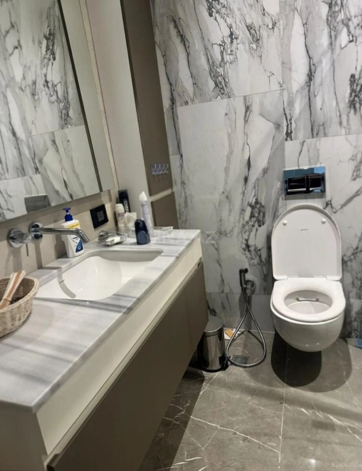 Kirayə verilir 2 otaqlı mənzil 100 m²