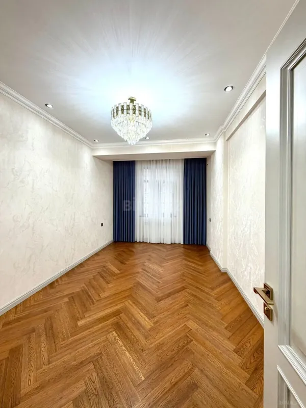 Satılır 3 otaqlı mənzil 138 m²