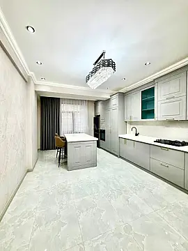 Satılır 3 otaqlı mənzil 138 m²