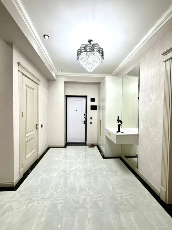 Satılır 3 otaqlı mənzil 138 m²