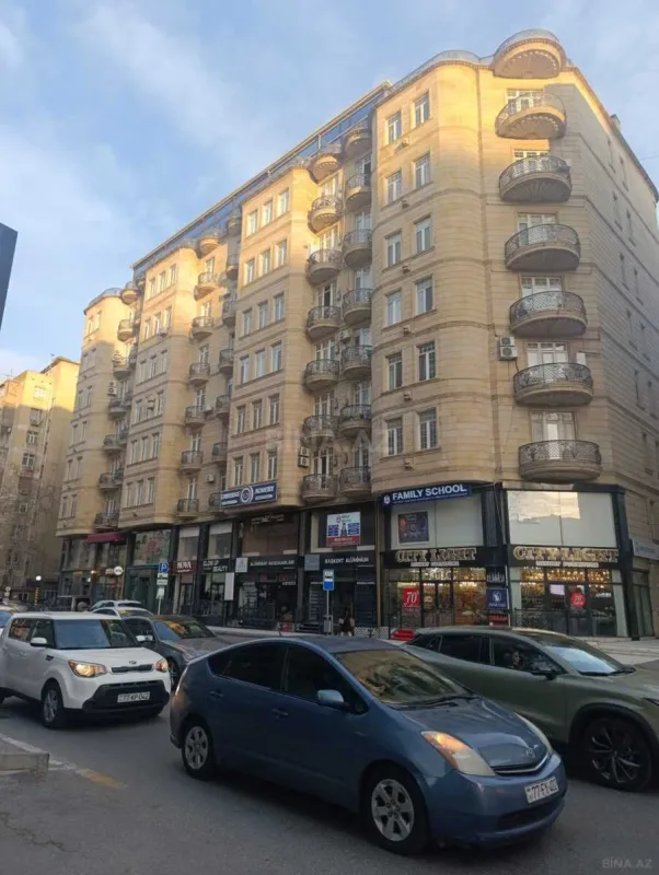 Satılır 3 otaqlı mənzil 150 m²
