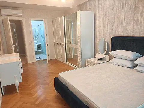 Kirayə verilir 3 otaqlı mənzil 130 m²