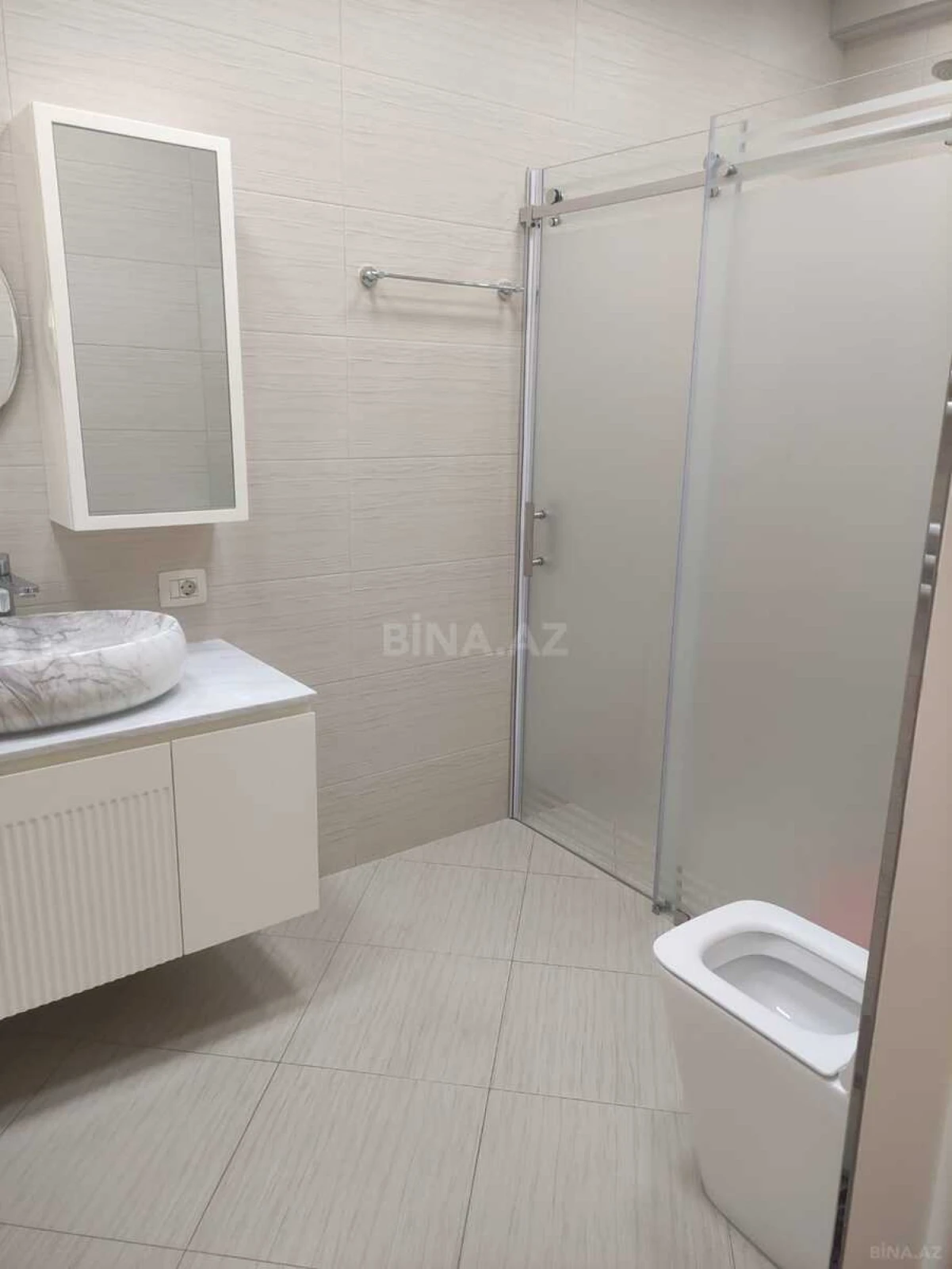 Kirayə verilir 3 otaqlı mənzil 130 m²
