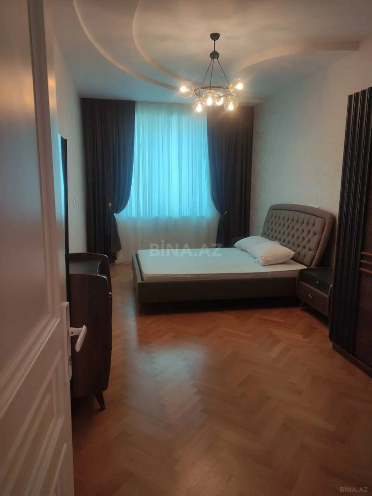 Kirayə verilir 3 otaqlı mənzil 130 m²