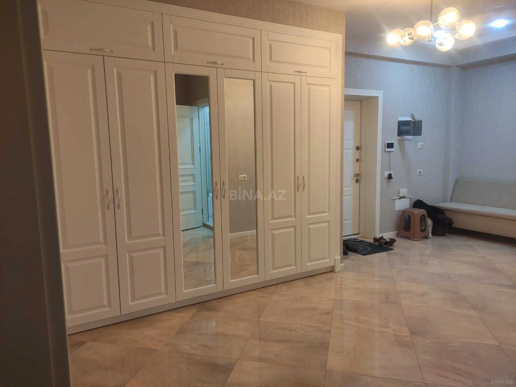 Kirayə verilir 3 otaqlı mənzil 130 m²