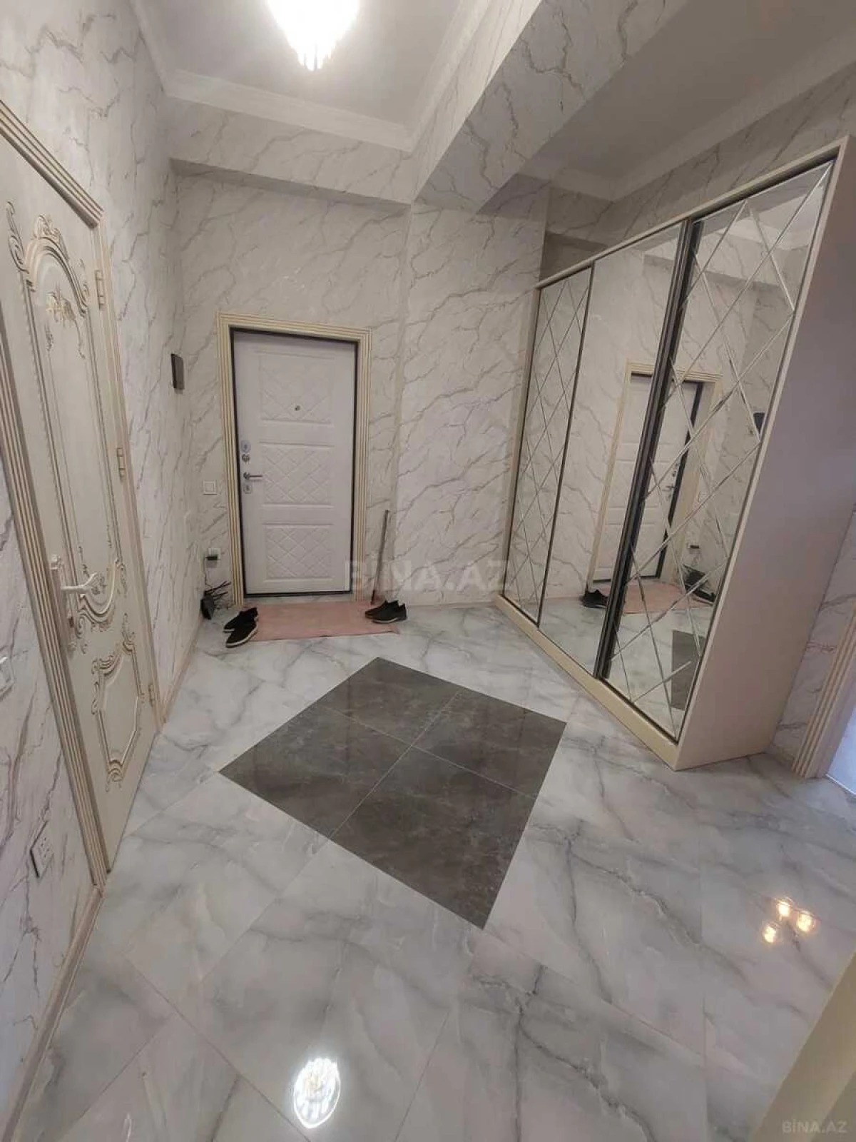 Kirayə verilir 2 otaqlı mənzil 80 m²