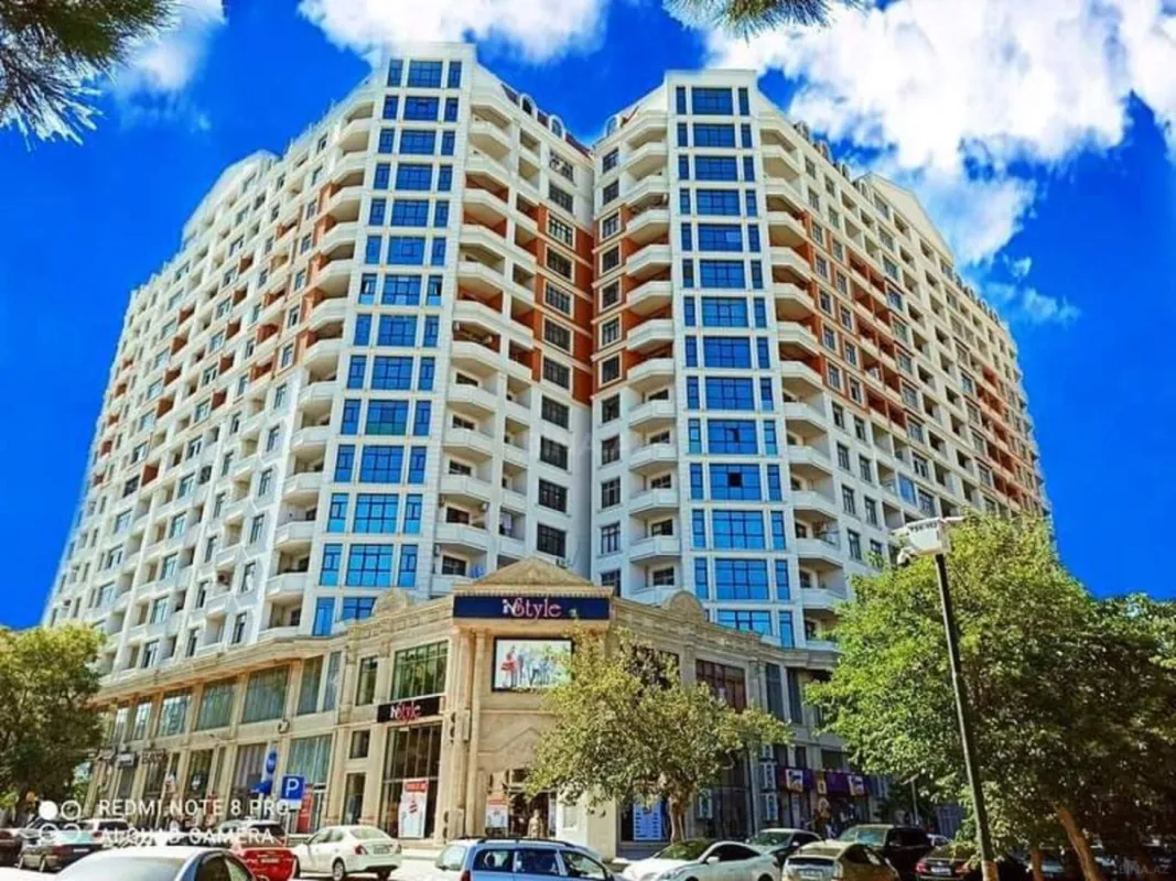 Satılır 3 otaqlı mənzil 140 m²