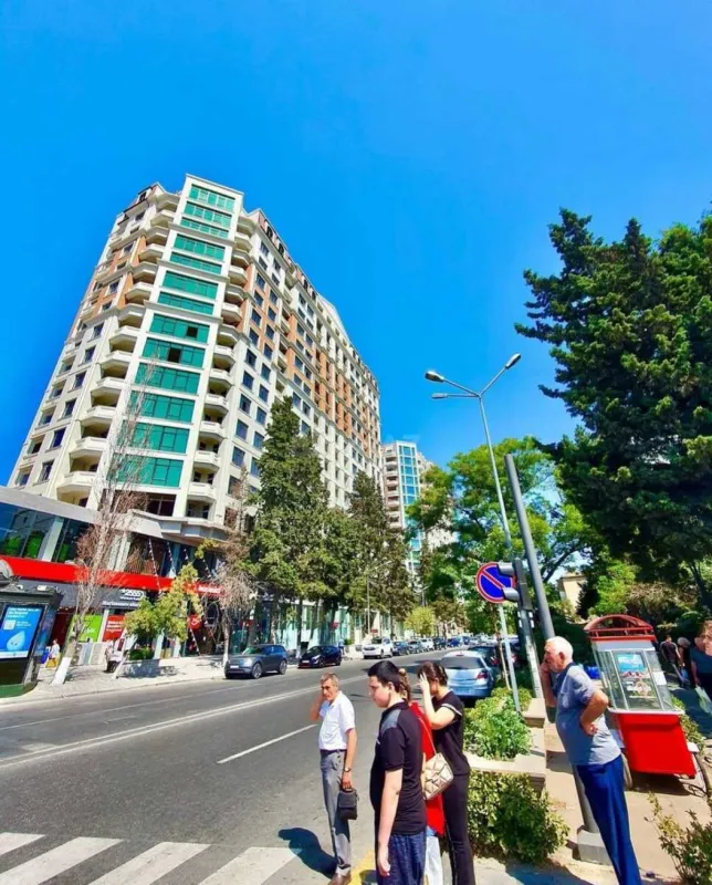 Satılır 3 otaqlı mənzil 140 m²