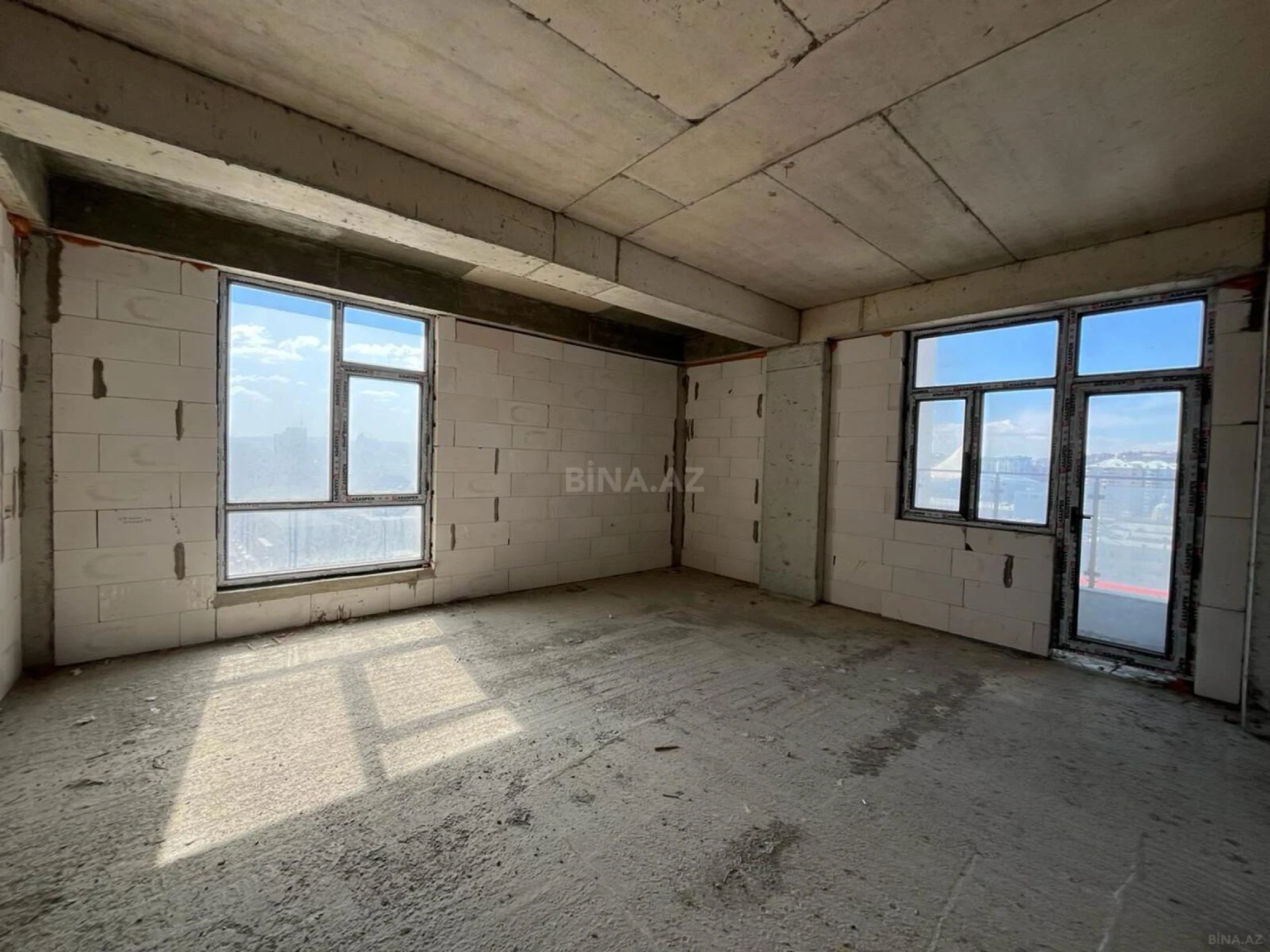 Satılır 3 otaqlı mənzil 140 m²