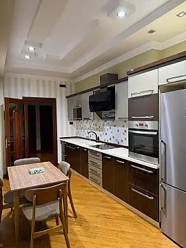Kirayə verilir 3 otaqlı mənzil 180 m² — Bakı 3 otaq 180.00 m²