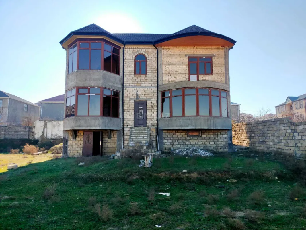 Satılır 7 otaqlı həyət evi 386 m²