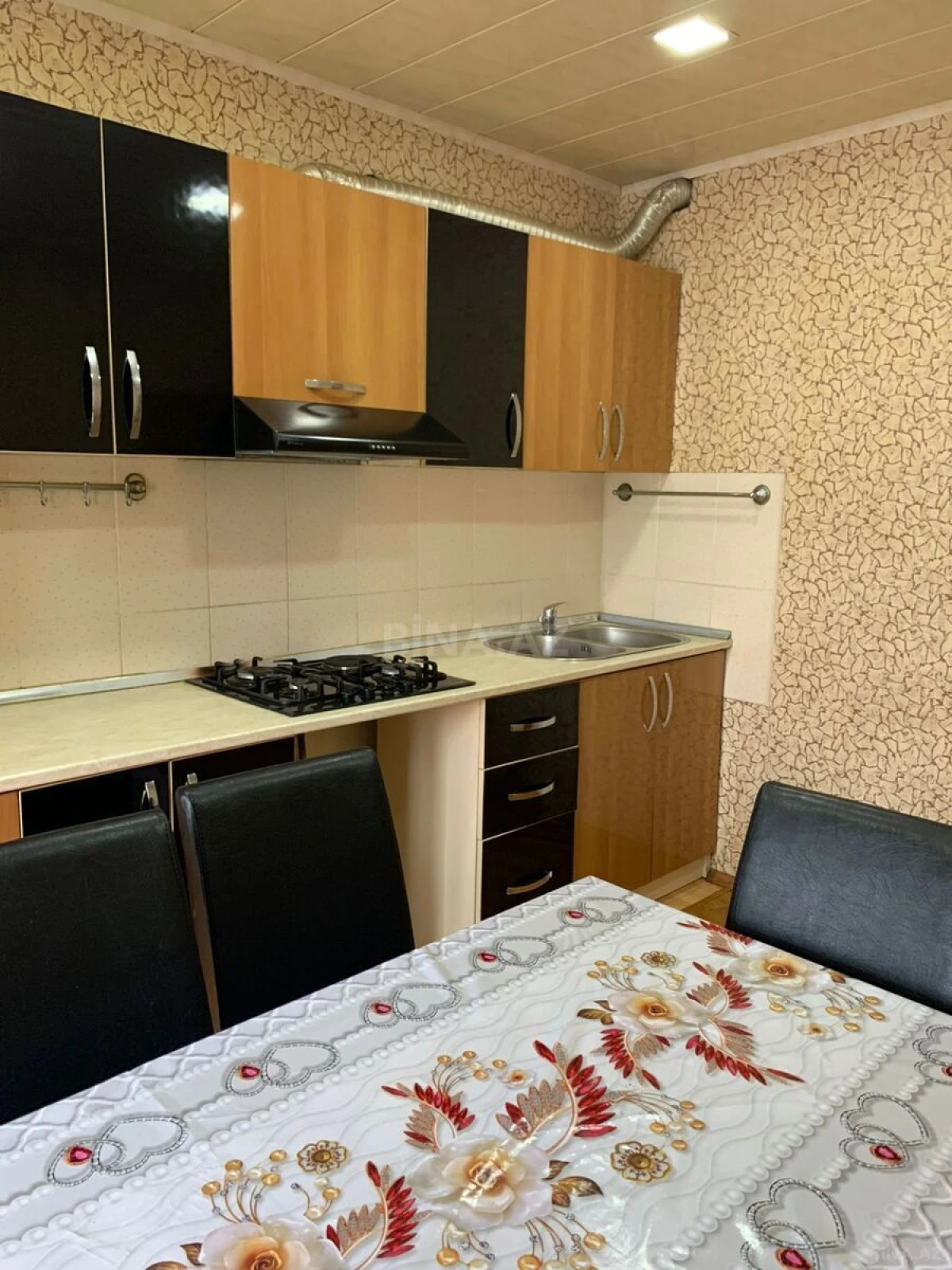 Kirayə verilir 2 otaqlı mənzil 60 m²