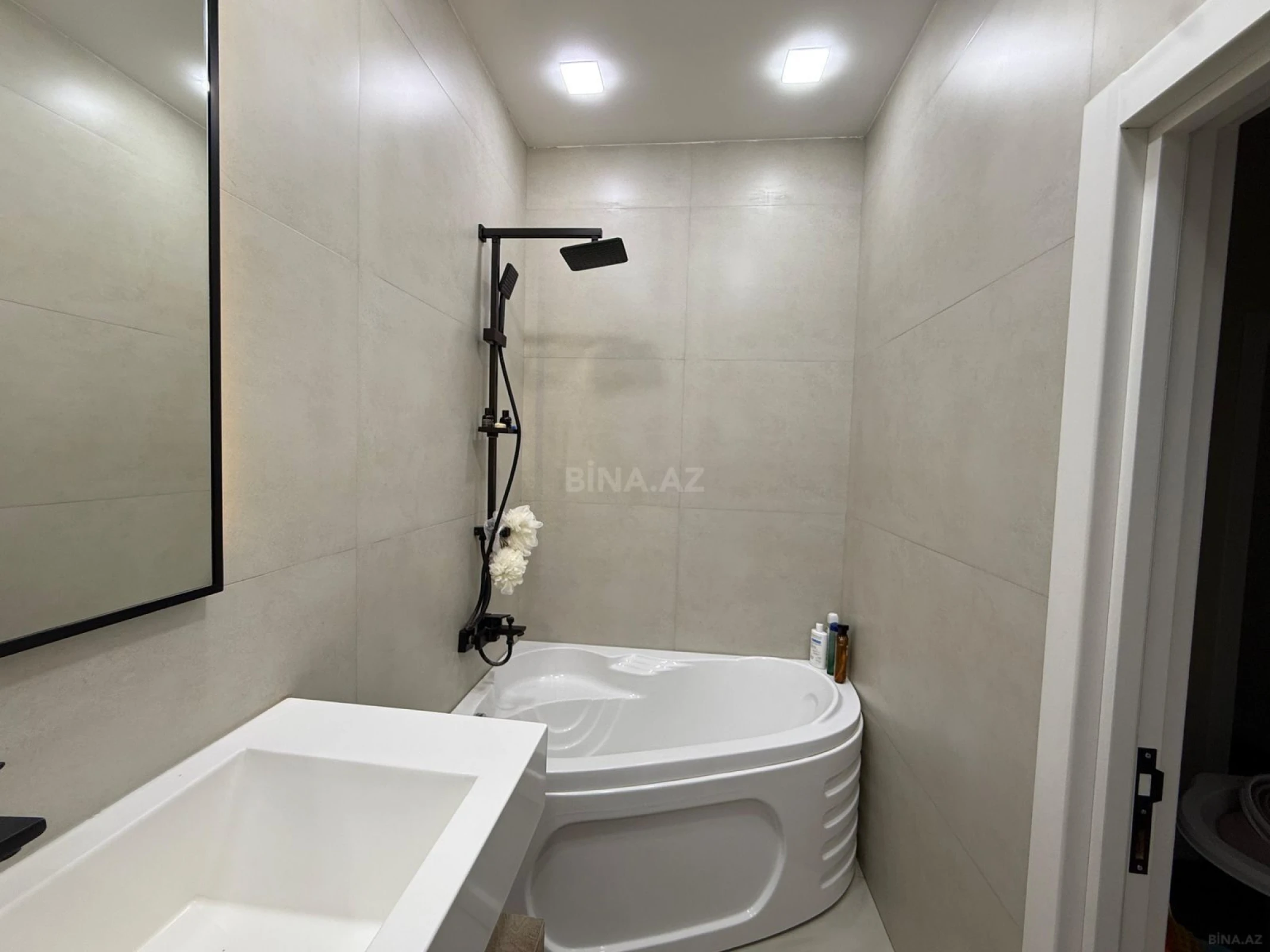 Kirayə verilir 2 otaqlı mənzil 70 m²