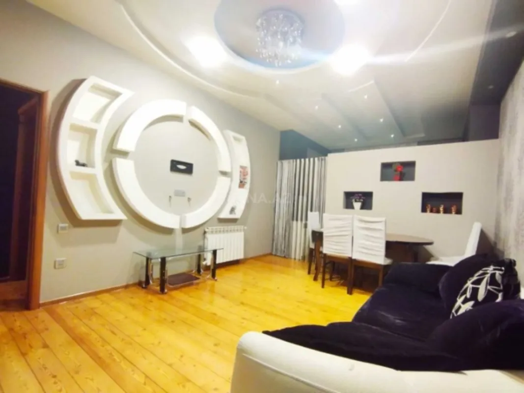 Kirayə verilir 2 otaqlı mənzil 60 m²