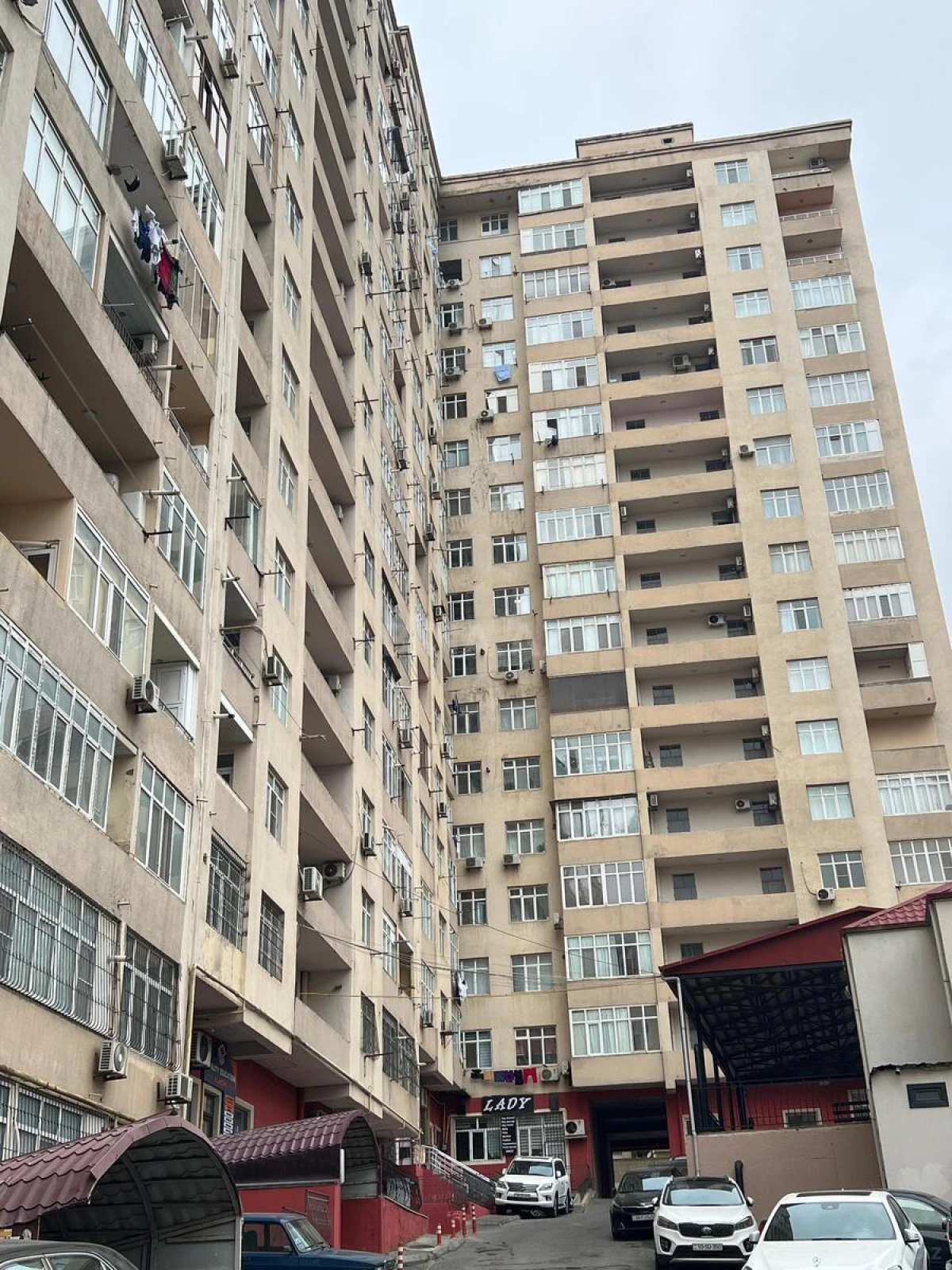 Satılır 2 otaqlı mənzil 90 m²