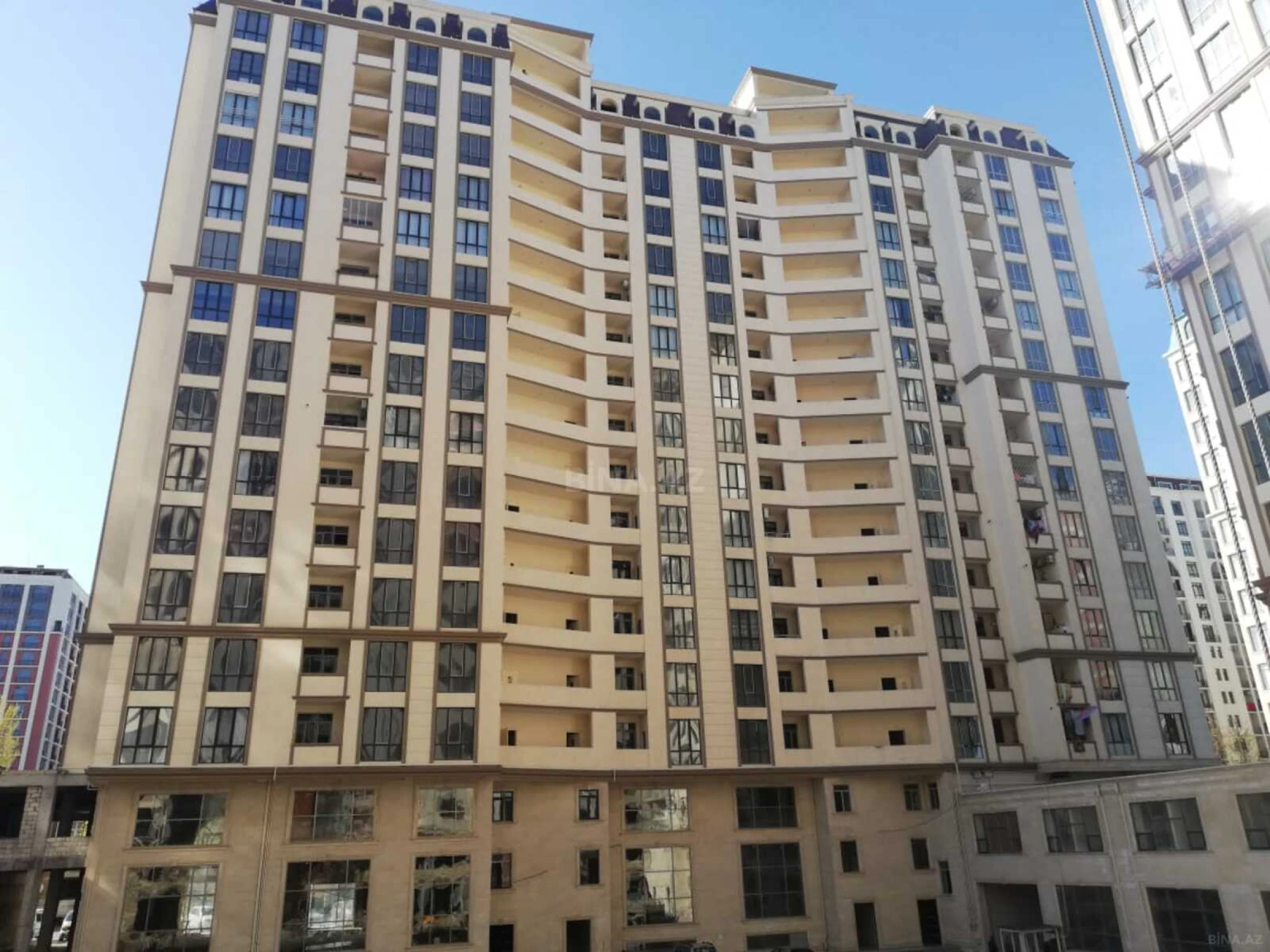 Satılır 3 otaqlı mənzil 158 m²