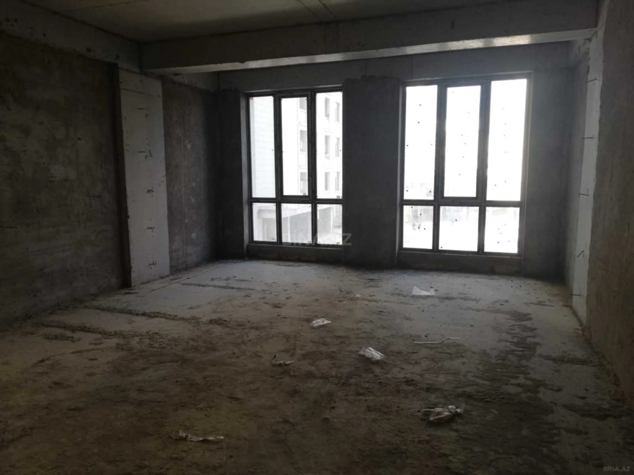 Satılır 3 otaqlı mənzil 158 m²