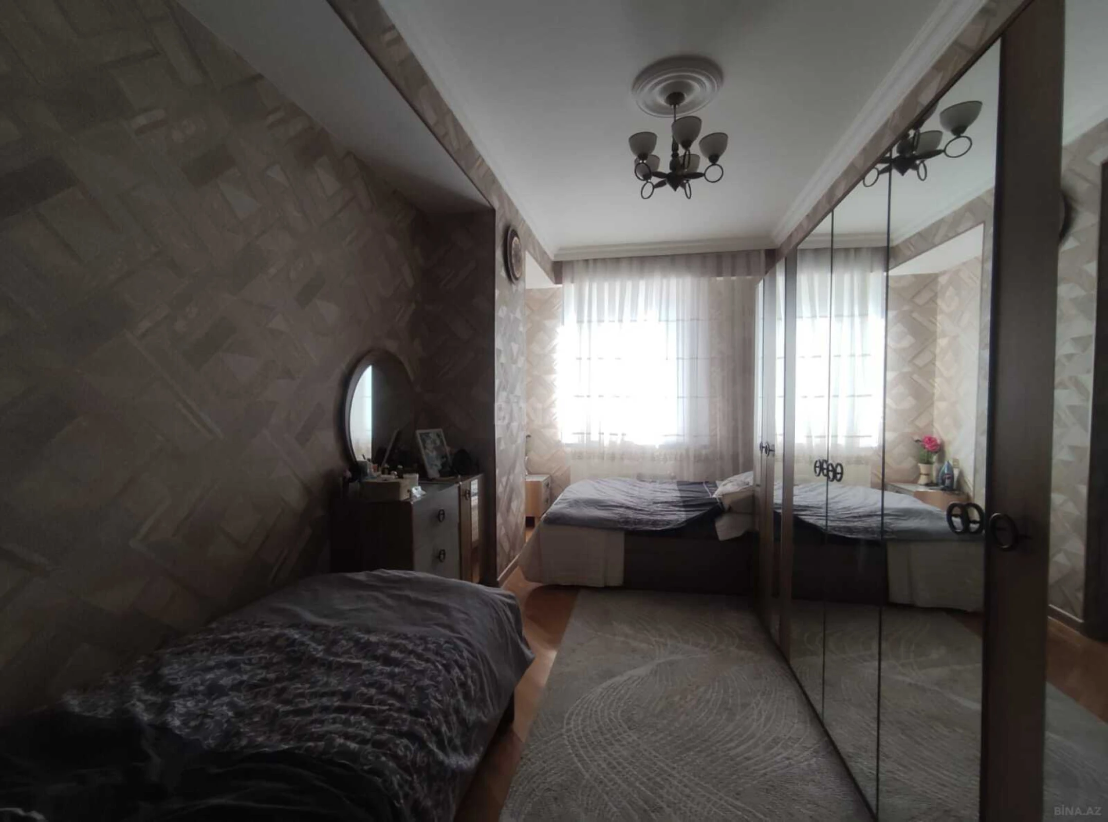 Satılır 2 otaqlı mənzil 74 m²