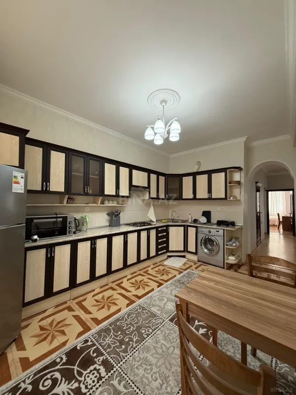 Satılır 3 otaqlı mənzil 134 m²