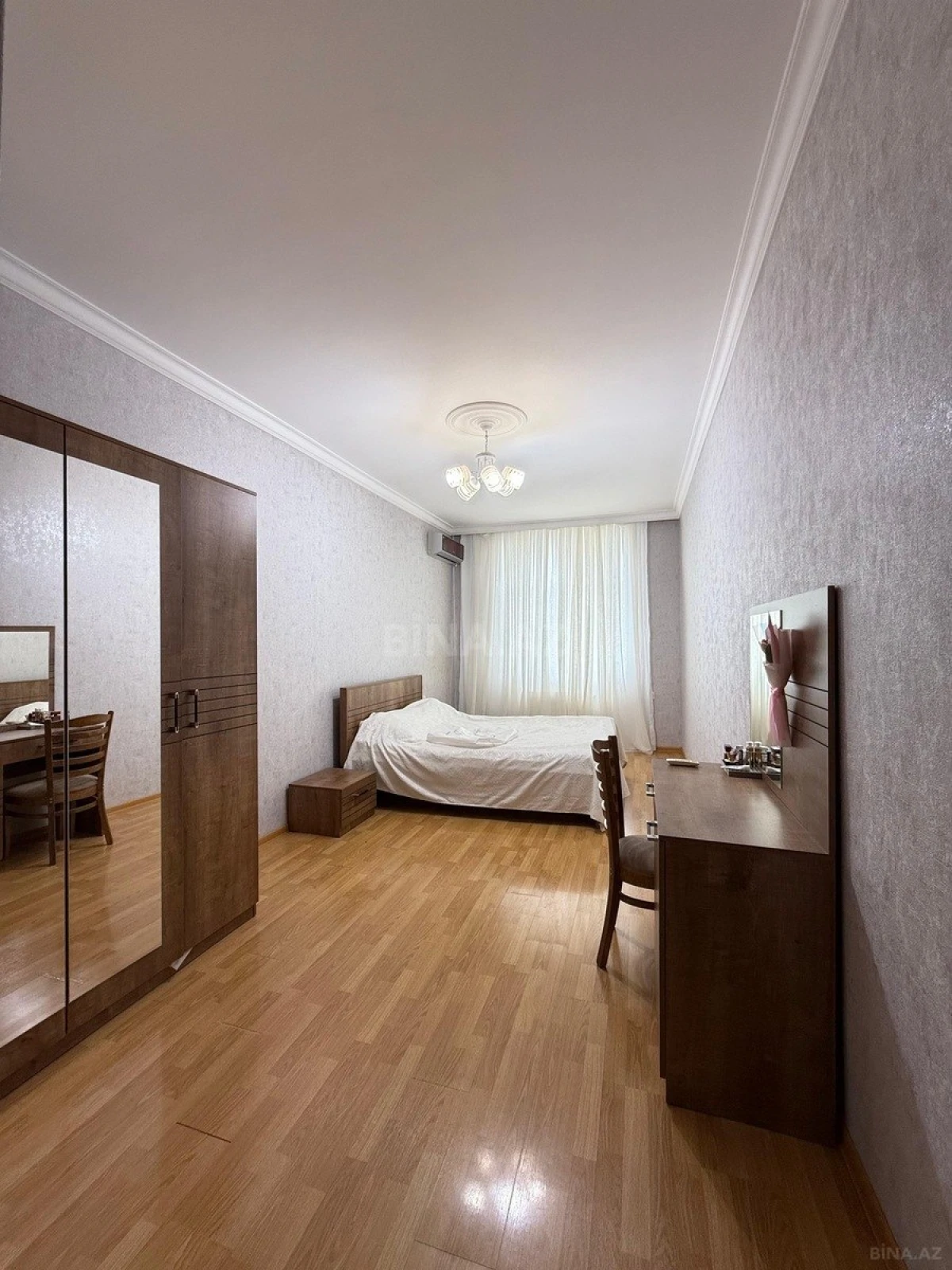 Satılır 3 otaqlı mənzil 134 m²