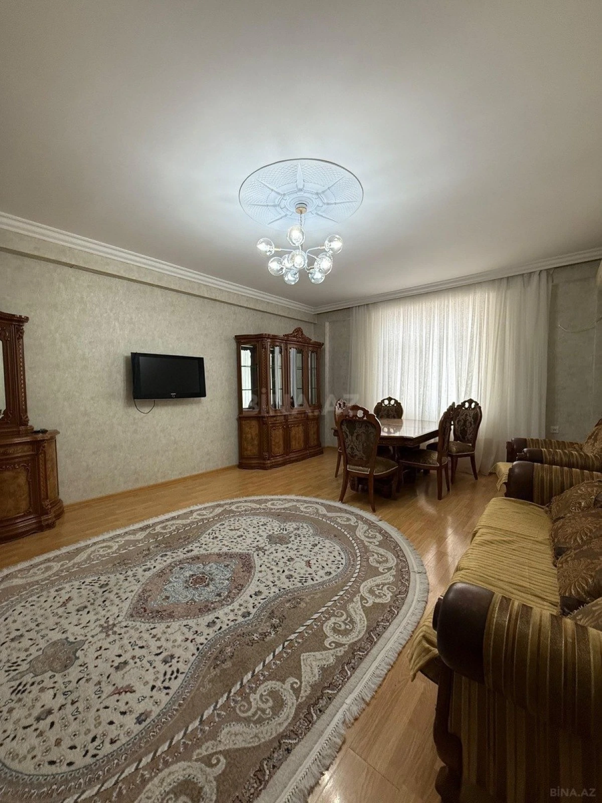 Satılır 3 otaqlı mənzil 134 m²