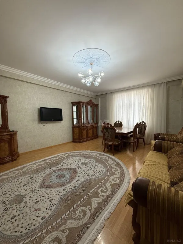 Satılır 3 otaqlı mənzil 134 m²